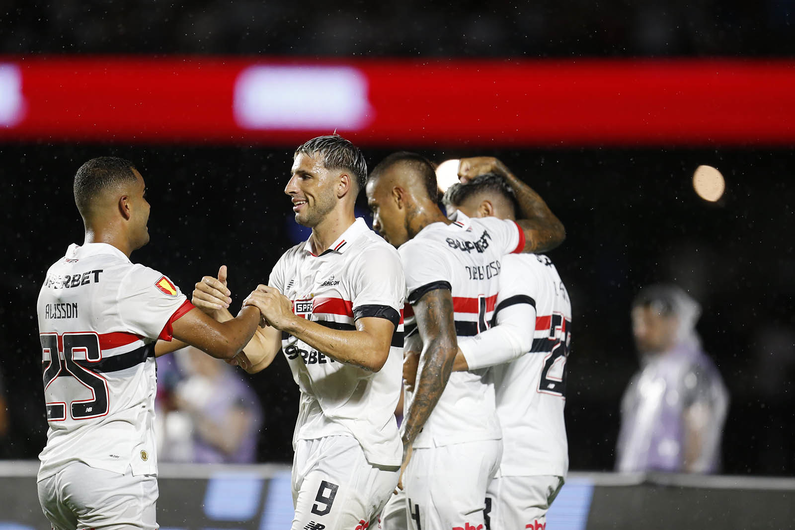 Portuguesa e São Paulo se enfrentam no Pacaembu nesta quarta-feira, 29 de janeiro. Confira o palpite, retrospecto e expectativas para o jogo.