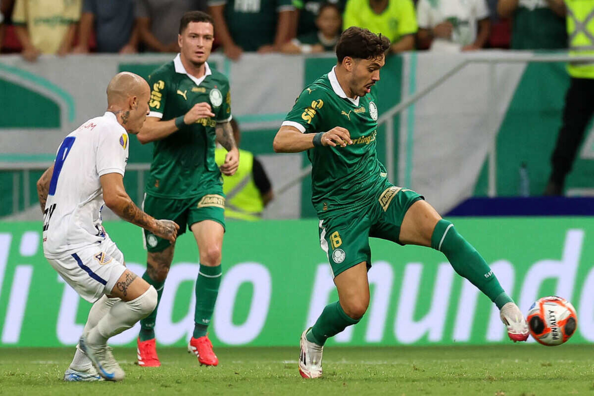 O Palmeiras visita a Internacional de Limeira em um duelo decisivo pelo Paulistão 2025. Leia a análise e veja o palpite para esse jogo.