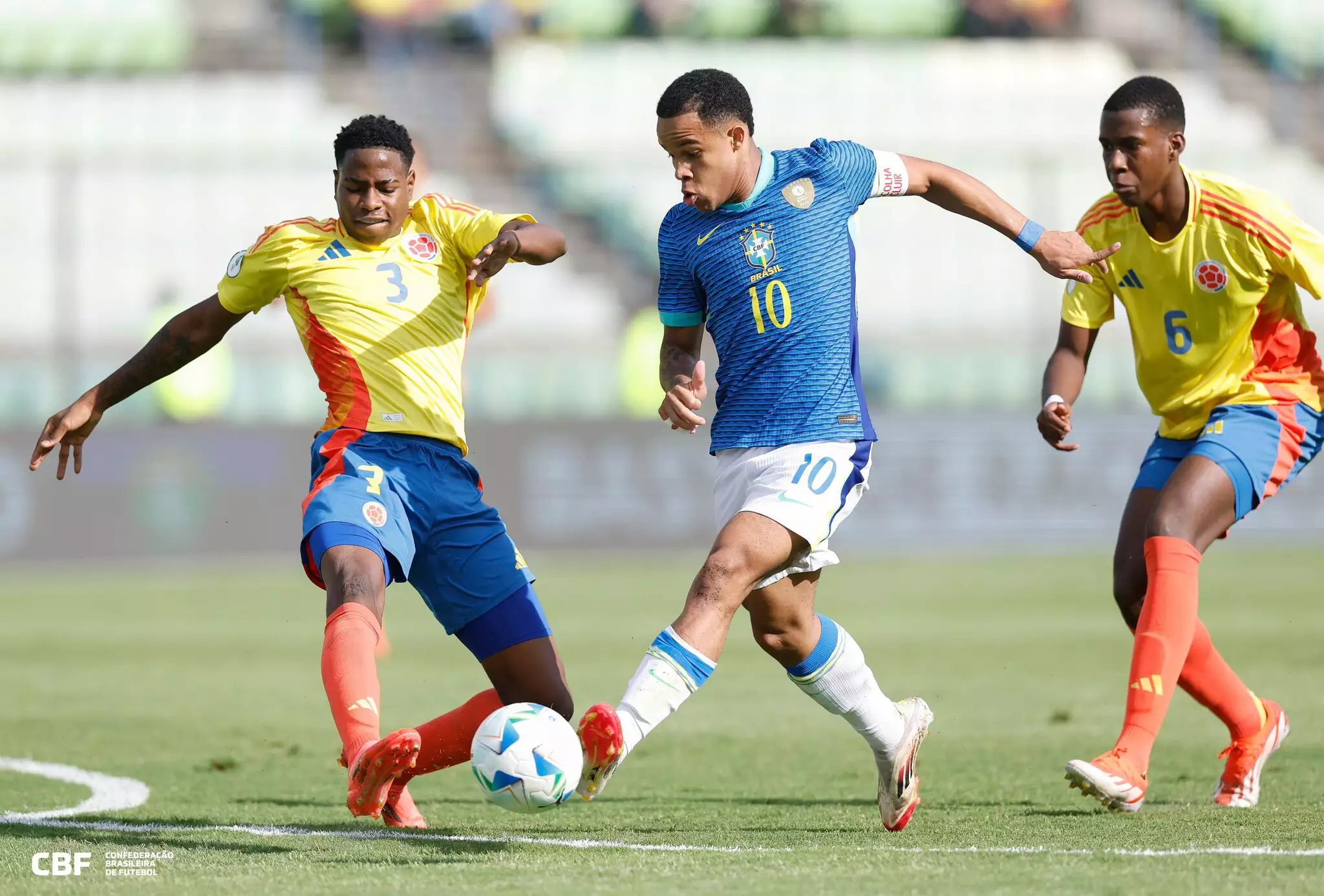 Em busca da vaga para o Mundial Sub-20, o Brasil enfrenta o Paraguai nesta segunda-feira, 10 de fevereiro, às 17h de Brasília.