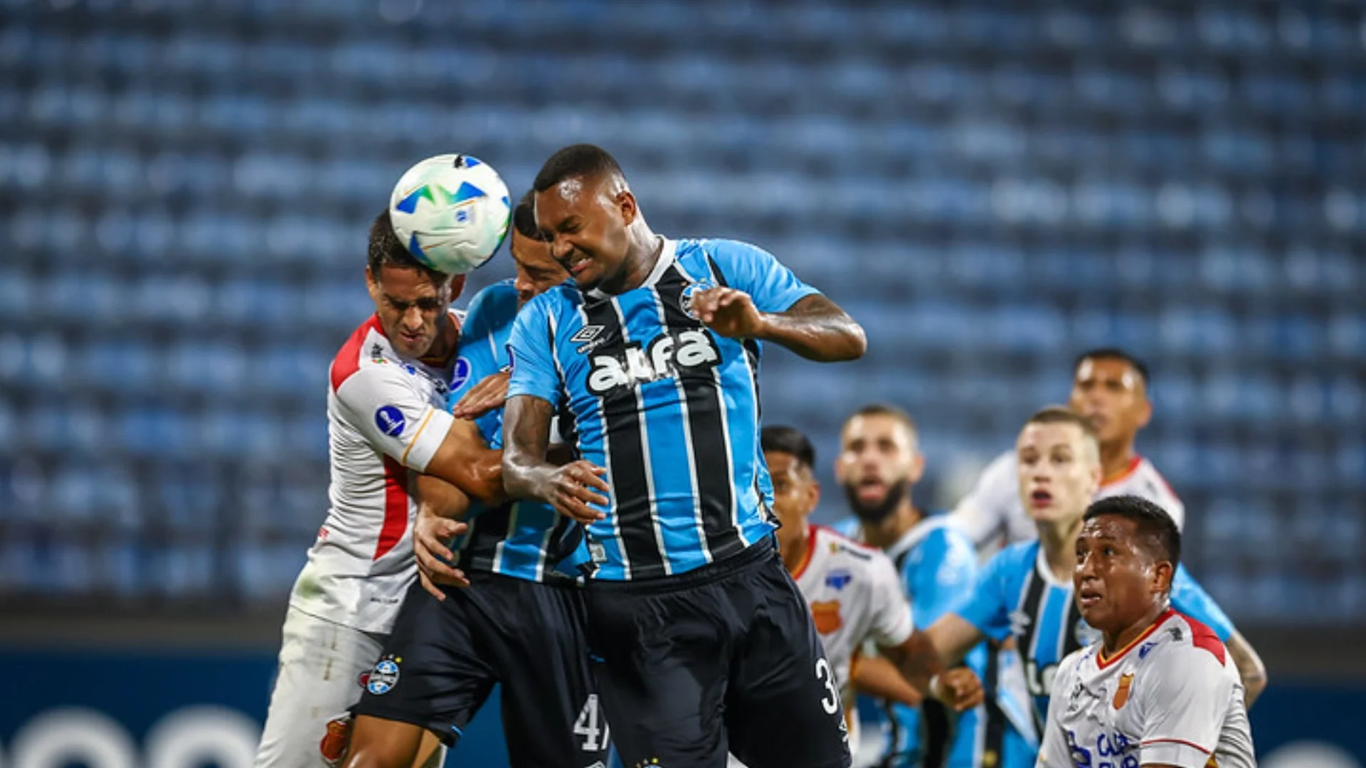Tentando diminuir a pressão, o Grêmio recebe o Cruz Azul pela quinta rodada do Grupo D da Copa Sul-Americana de 2025.