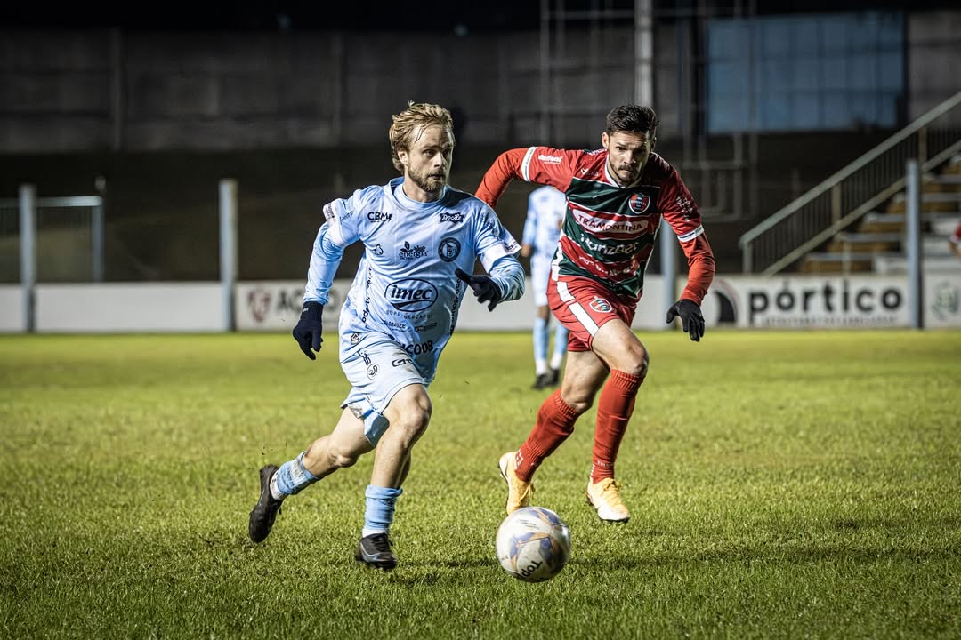 Lajeadense e Bagé se enfrentam no domingo, 6 de julho, às 15h de Brasília, em jogo válido pela 10º rodada do Campeonato Gaúcho da Série A2 de 2025. O confronto está marcado para a Arena Alviazul, na cidade de Lajeado.