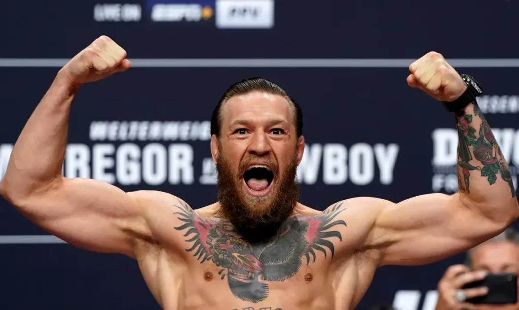 Sem lutar desde 2021, Conor McGregor vira notícia por suposta exclusão do UFC, mas Dana White desmente informação.