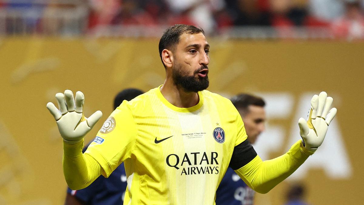 O goleiro italiano Gianluigi Donnarumma, 26, está na lista de negociáveis do PSG por decisão do técnico Luis Enrique.