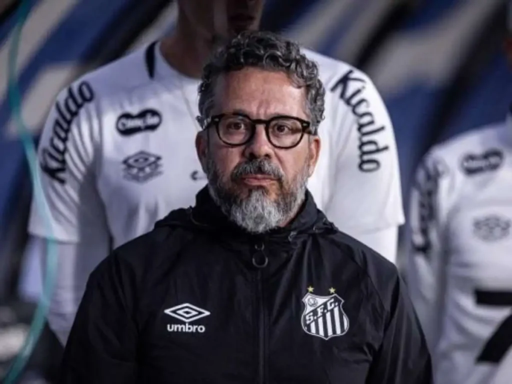Derrota por 6 a 0 para o Vasco da Gama encerra a passagem de Cléber Xavier no Santos Futebol Clube após 15 jogos.