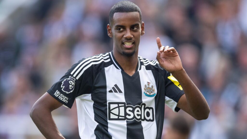Isak com a camisa do Newcastle