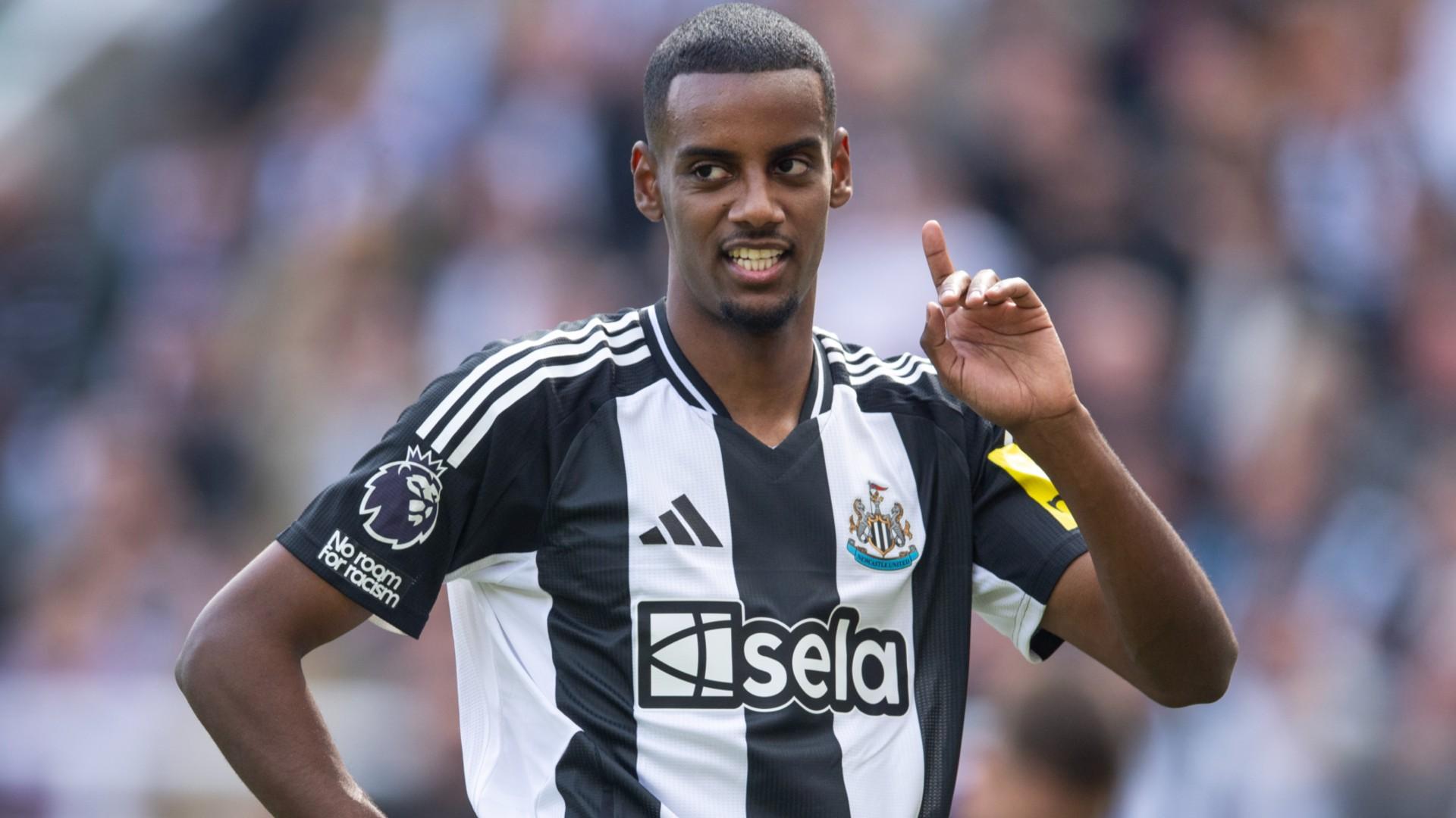 Isak com a camisa do Newcastle