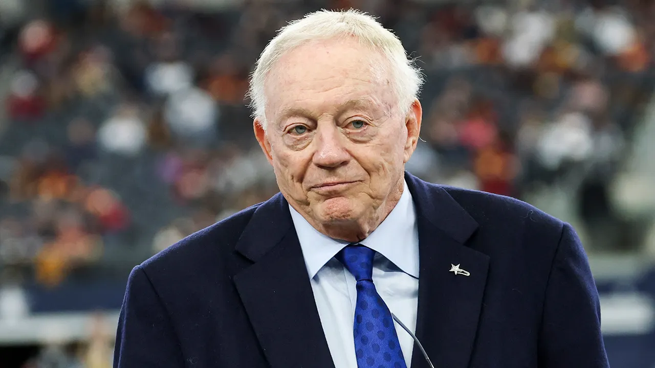 O jovem quarterback Joe Milton III já tem a confiança de Jerry Jones, dono e gerente geral do Dallas Cowboy