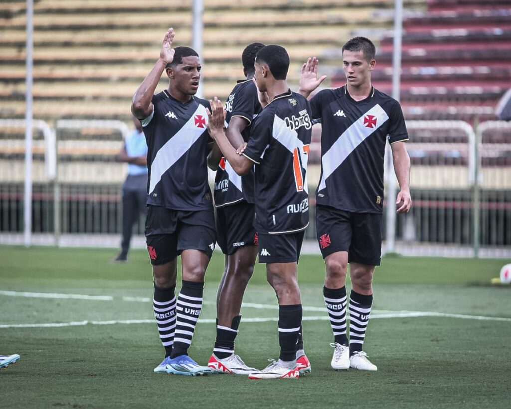 Na sexta-feira, 26/09, às 10h (Brasília), Vasco da Gama e Portuguesa se enfrentam em confronto válido pela 9º rodada do Campeonato Carioca Sub-20.