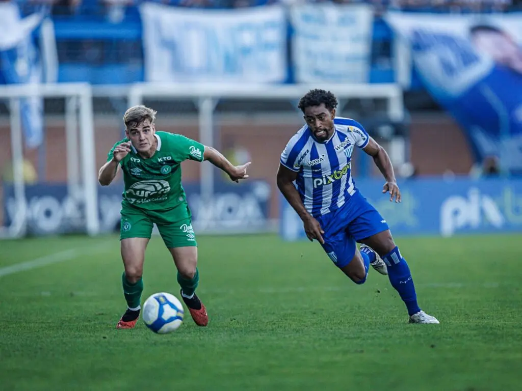 Chapecoense e Avaí fecham a rodada 28 do Campeonato Brasileiro da Série B nesta quinta-feira, 25 de setembro, às 21h35 (Brasília), na Arena Condá.
