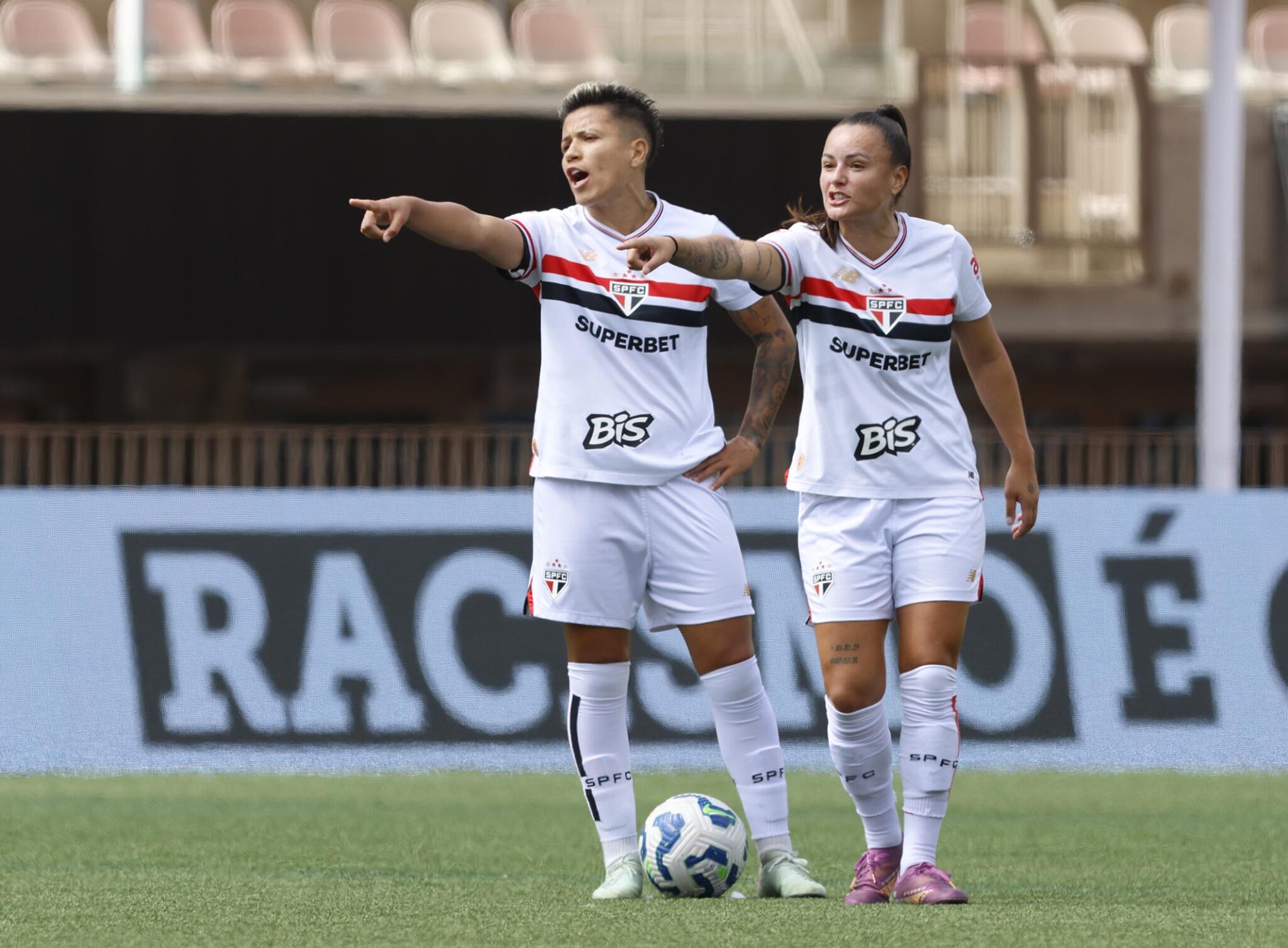 No domingo, 21 de setembro, às 11h (Brasília), São Paulo e Red Bull Bragantino se enfrentam em jogo válido pela 9º rodada do Campeonato Brasileiro Feminino da Série A1.