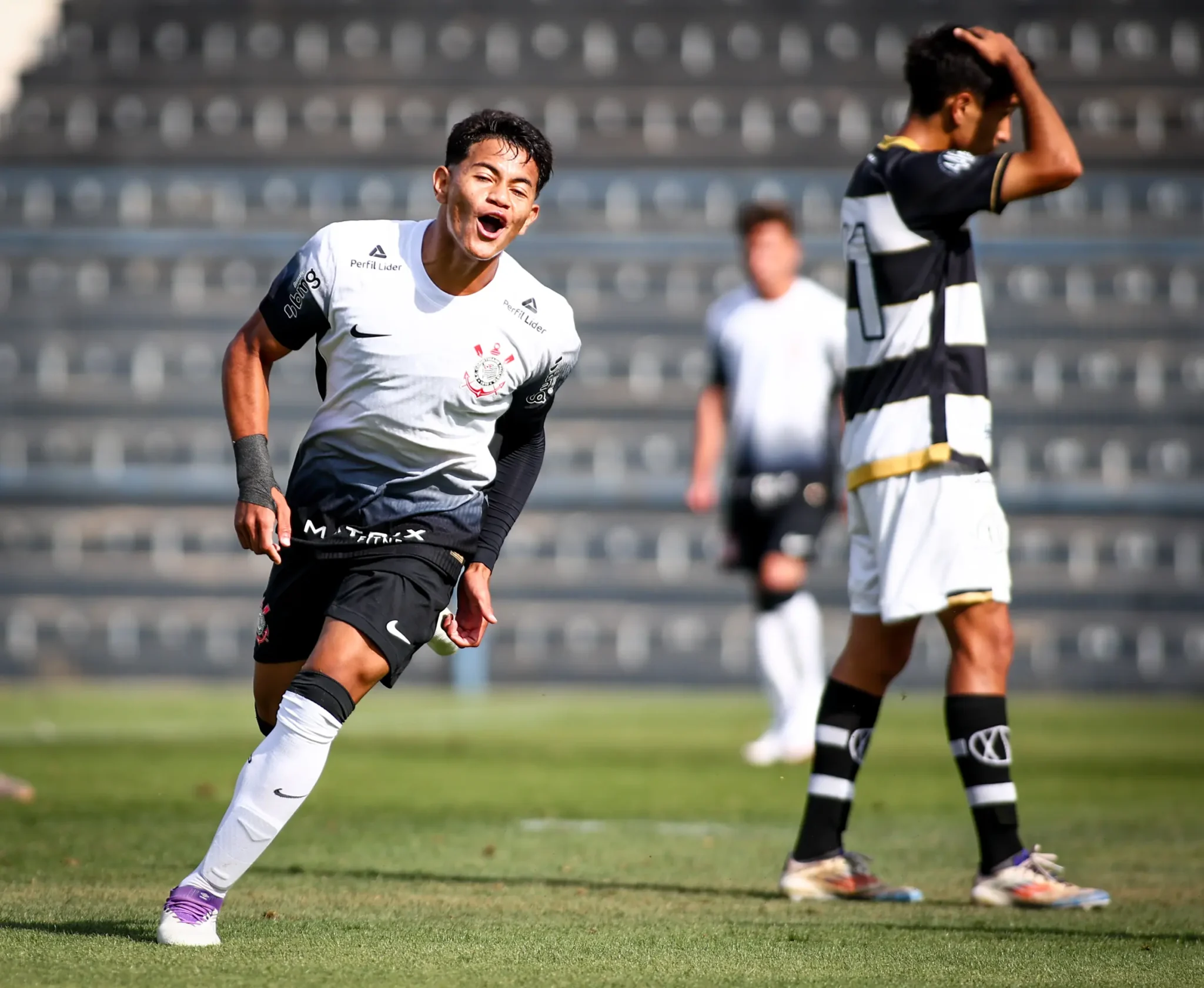 Na sexta-feira, 19 de setembro, às 15h (Brasília), Corinthians e Santos se enfrentam em confronto válido pela partida de ida das oitavas de final do Campeonato Paulista Sub-20