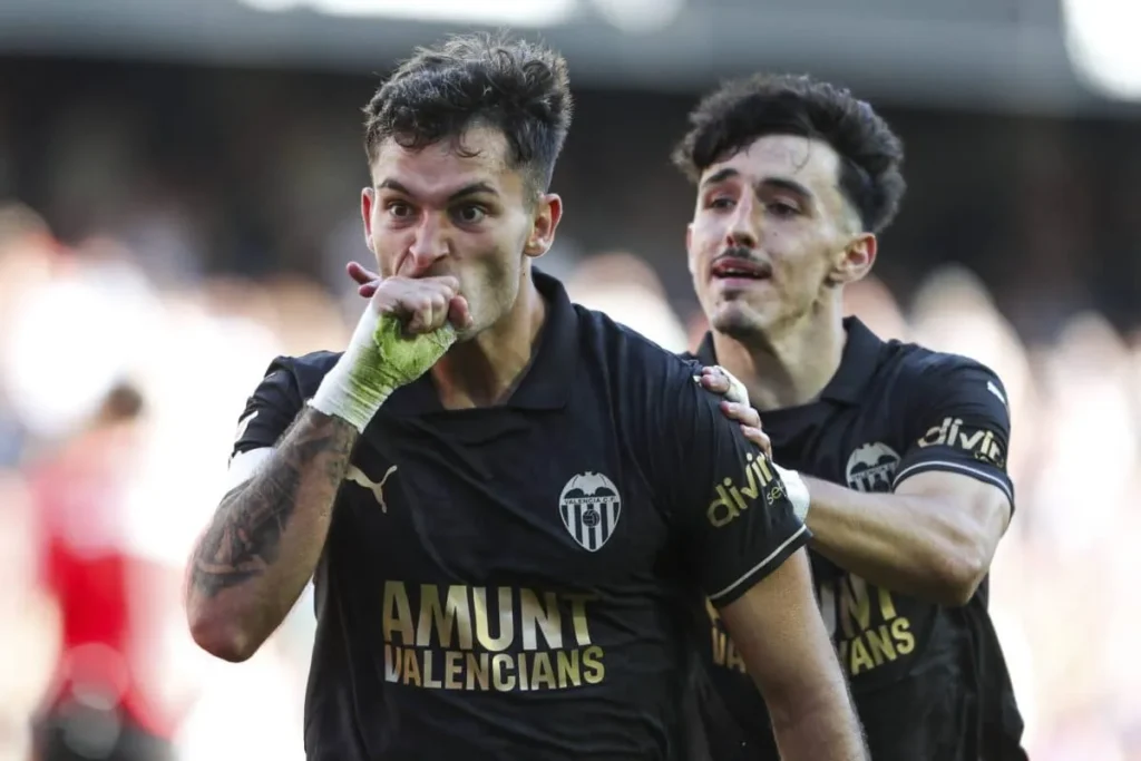 Na terça-feira, 23 de setembro, às 14h (Brasília), Espanyol e Valencia se enfrentam em confronto válido pela 6º rodada do Campeonato Espanhol 2025/26.