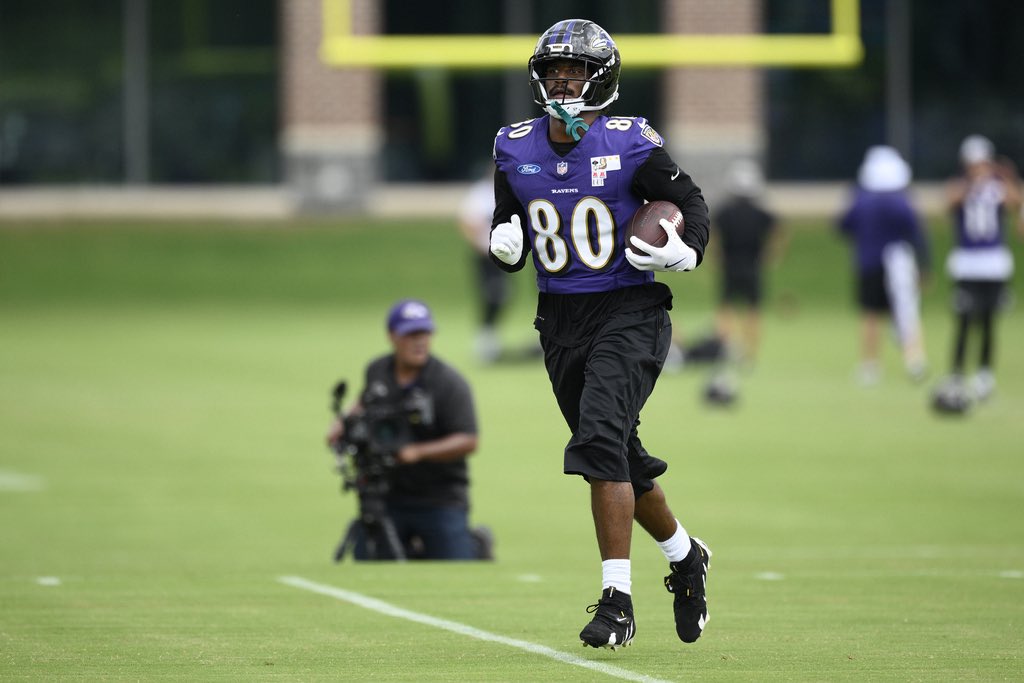 Em sua página na rede social “X”, o insider da NFL, Ian Rapoport, deixou uma notícia importante para os fãs do Baltimore Ravens sobre a situação de Isaiah Likely.