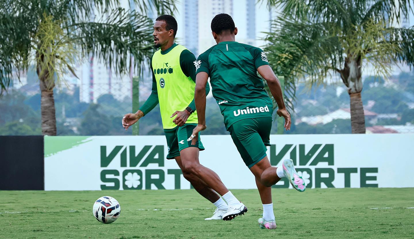 Goiás e Athletico Paranaense se enfrentam pela 35º rodada do Campeonato Brasileiro da Série B neste sábado, 1º de novembro.