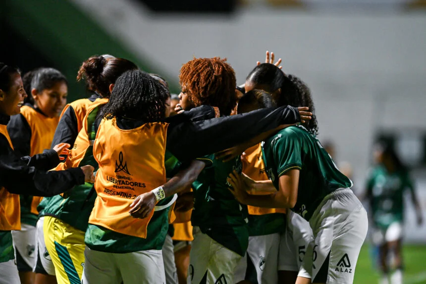 Confira onde assistir e o melhor palpite para o jogo entre Colo-Colo e Deportivo Cali pelas semifinais da Copa Libertadores Feminina de 2025.