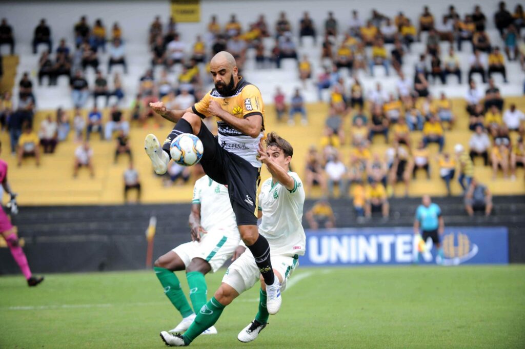 Confira a análise completa da partida entre Criciúma x América Mineiro pela 32º rodada do Brasileirão Série B de 2025.