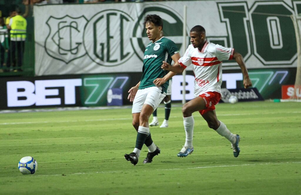 Como assistir ao vivo e o melhor palpite para o jogo entre Goiás e CRB pelo Campeonato Brasileiro da Série B de 2025.