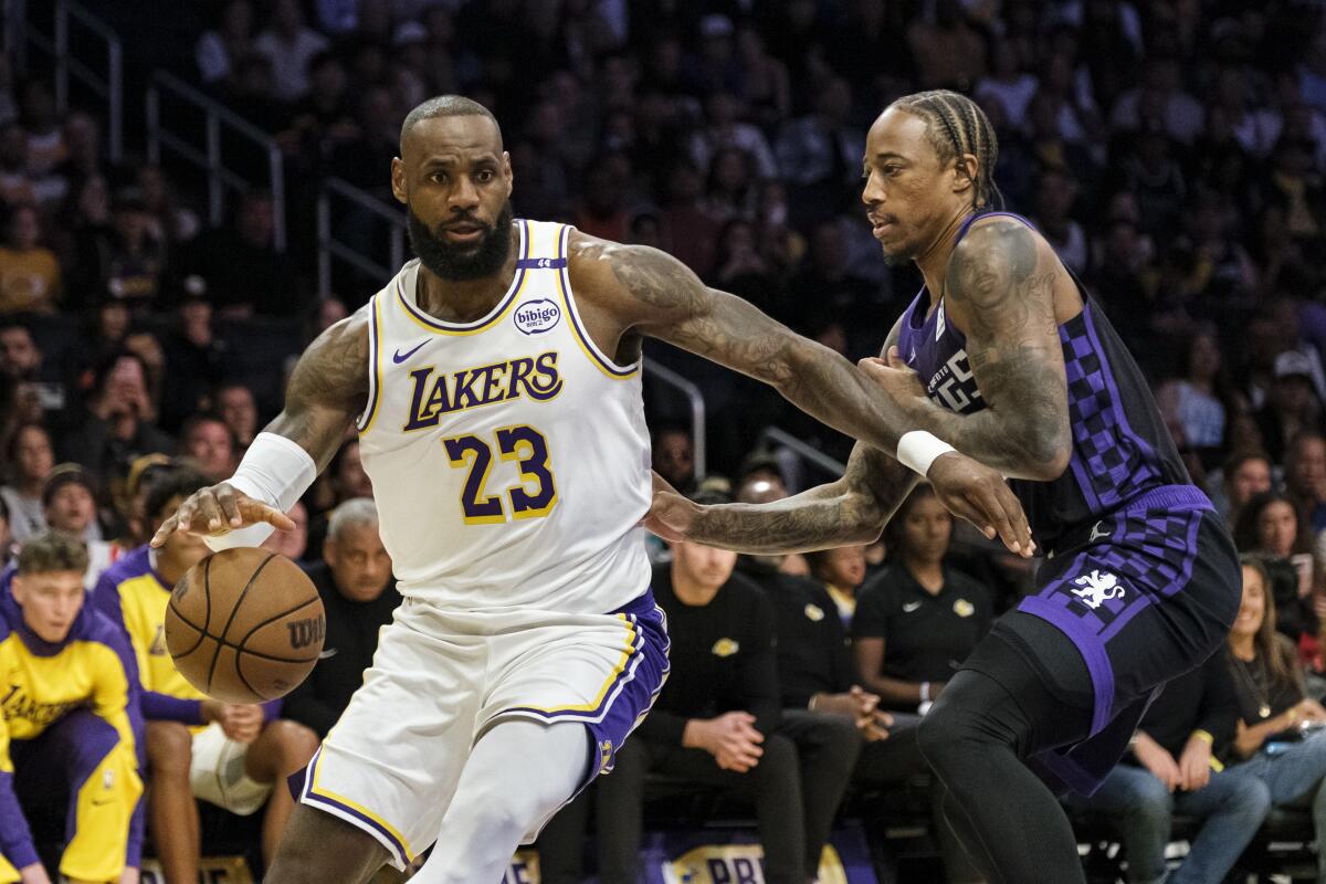 Confira onde assistir ao jogo entre Los Angeles Lakers x Sacramento Kings pela NBA Pré-temporada, os melhores palpites e as estatísticas dos times.