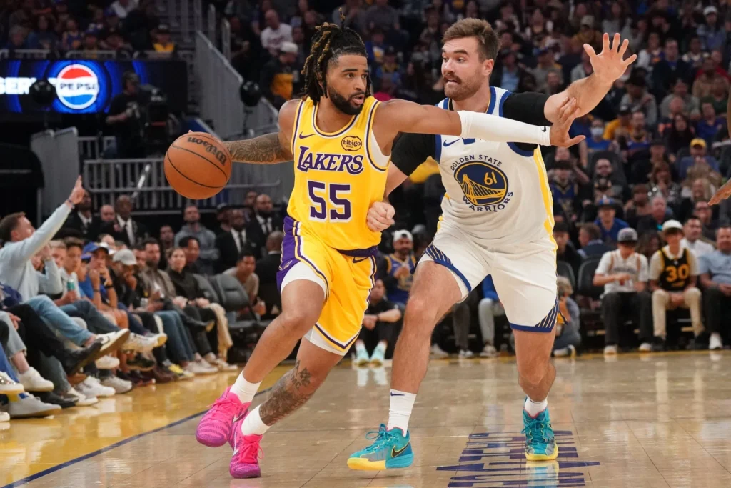 Confira onde assistir ao jogo entre Los Angeles Lakers x Golden State Warriors pela NBA Pré-temporada, os melhores palpites e as estatísticas dos times.