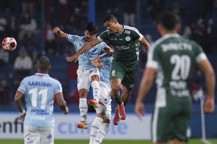 Confira o melhor palpite e onde assistir Racing x Plaza Colonia pelas semifinais da Copa Uruguai 2025.