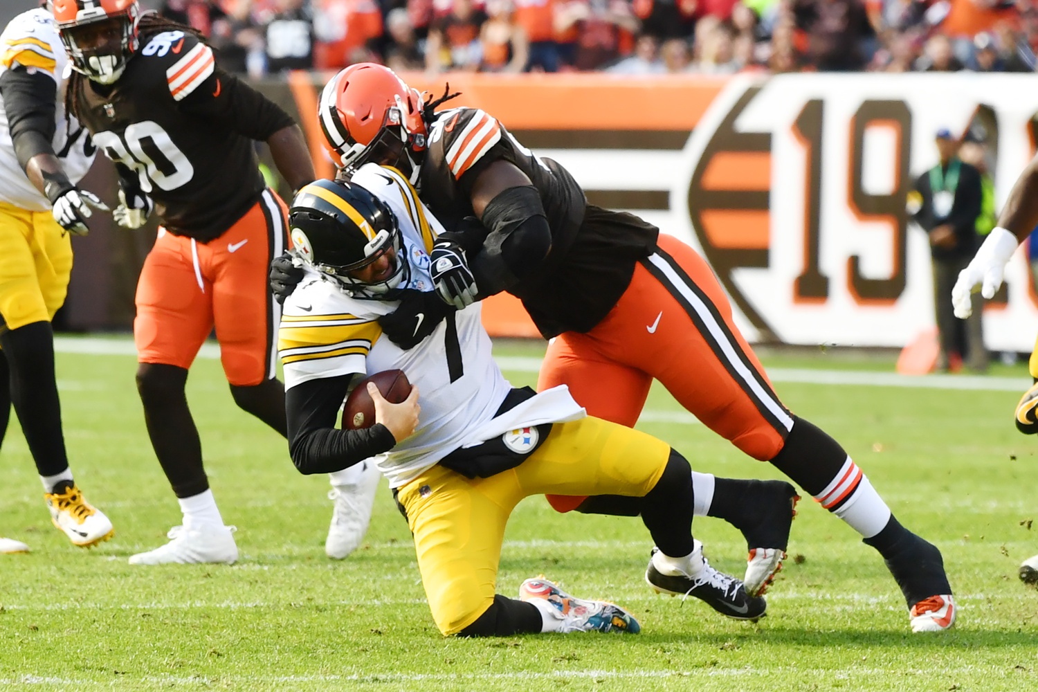 Confira a análise completa do jogo entre Pittsburgh Steelers x Cleveland Browns pela Semana 6 da NFL 2025. Saiba onde assistir, desfalques e palpites.
