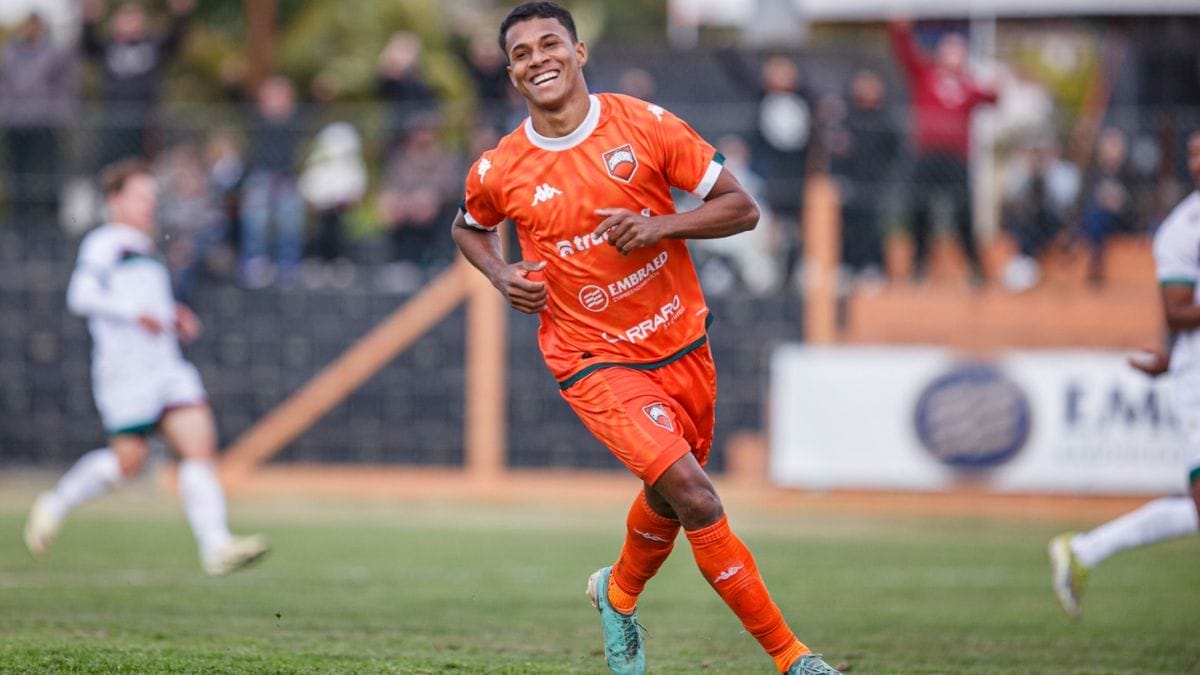 Saiba onde assistir ao vivo o jogo entre Tubarão x Camboriú pela fase de grupos da Copa Santa Catarina nesta terça, 14 de outubro.