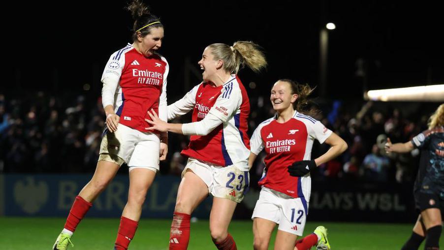 Bayern de Munique e Arsenal jogam pela 3º rodada da Fase de Liga da UEFA Champions League Feminina nesta quarta-feira (12/11/2025).