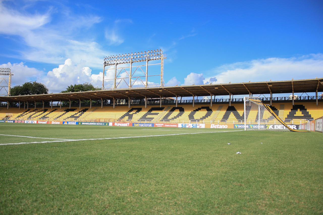 Volta Redonda x Tombense: Na liderança do Grupo B, o Voltaço recebe o Gavião-Carcará pela 4º rodada da Copa Sul-Sudeste. O jogo está marcado para a quarta-feira, 15 de abril, às 20h (Brasília), no Estádio Raulino de Oliveira, em Volta Redonda-RJ.