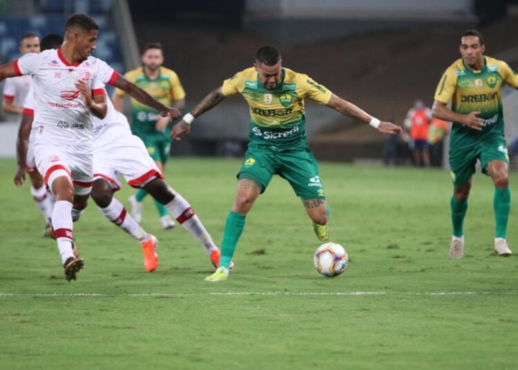 Descubra onde assistir ao vivo, as estatísticas e o melhor palpite para Náutico x Cuiabá Brasileirão Série B 22/05/2026.
