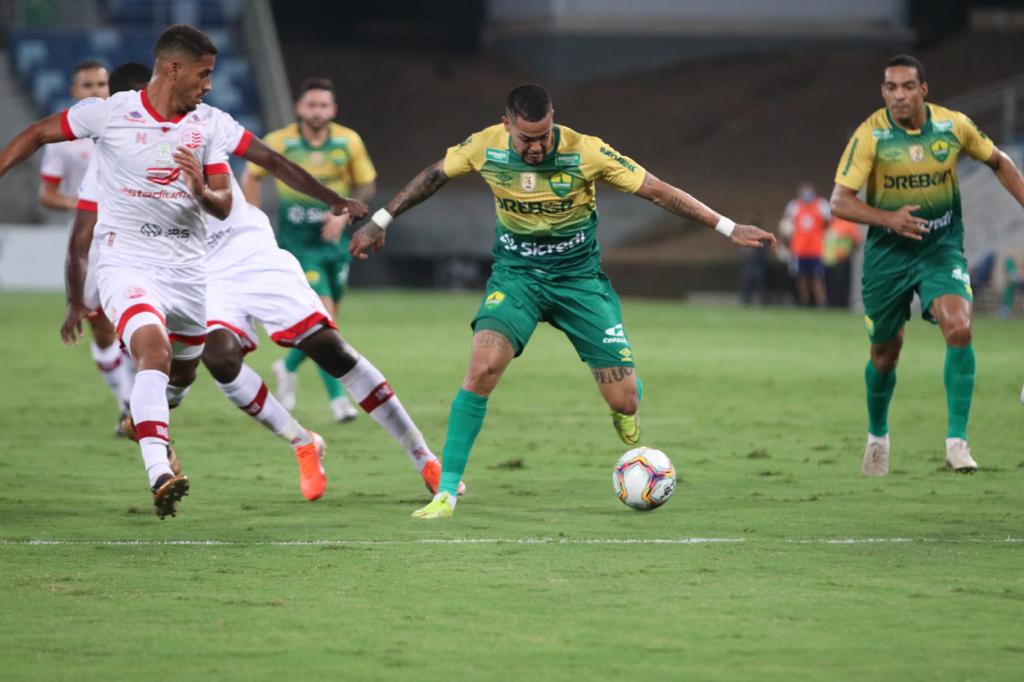 Descubra onde assistir ao vivo, as estatísticas e o melhor palpite para Náutico x Cuiabá Brasileirão Série B 22/05/2026.