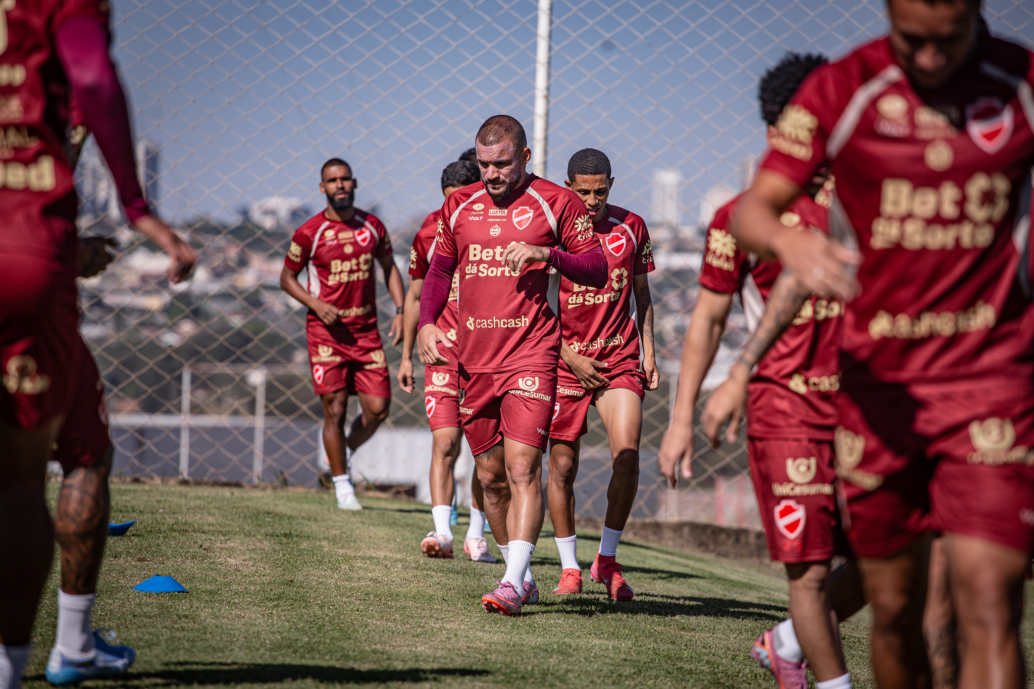 Descubra onde assistir ao vivo, as estatísticas e o melhor palpite para Vila Nova x Botafogo-SP pela Série B 08/06/2026.
