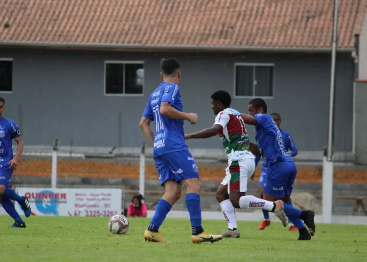 Descubra onde assistir ao vivo, as estatísticas e o melhor palpite para Blumenau x Caravaggio pelo Catarinense B.