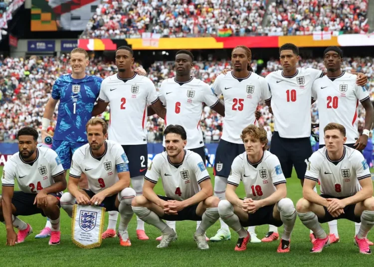 Inglaterra x República Democrática do Congo entram em campo pela fase de 16 avos da Copa do Mundo 2026.