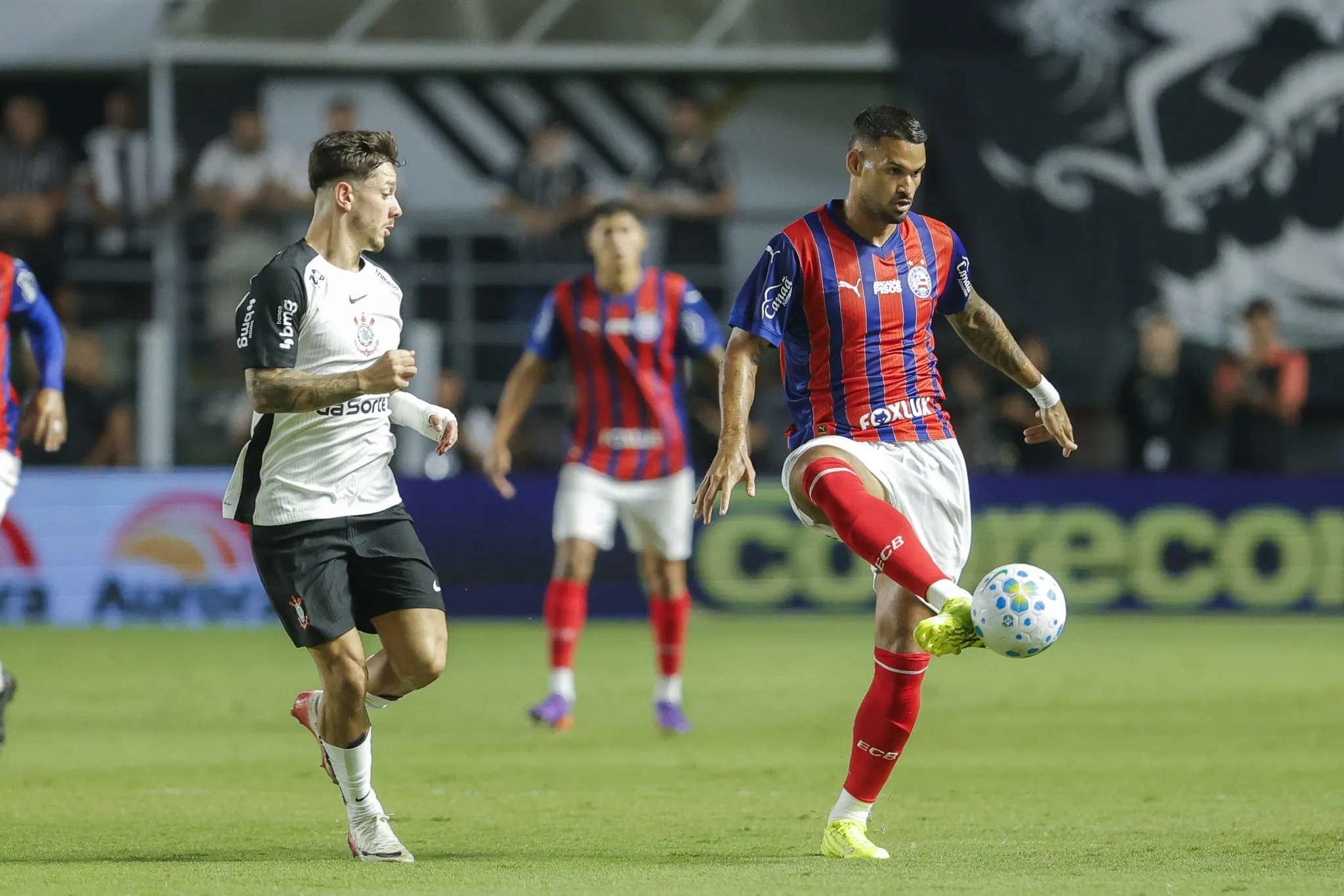 Jogadores de Bahia x Corinthians prontos para partida de domingo (26/07) do Brasileirão 2026.
