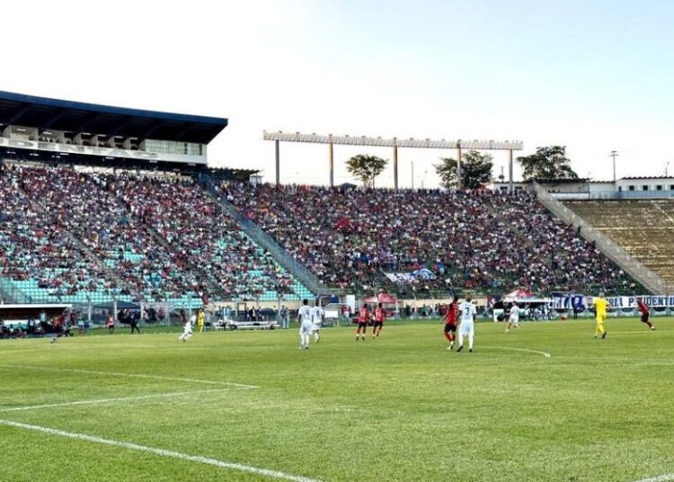 Jogadores de Grêmio Prudente x Bandeirante em campo para a partida da Copa Paulista na segunda-feira (27/07).