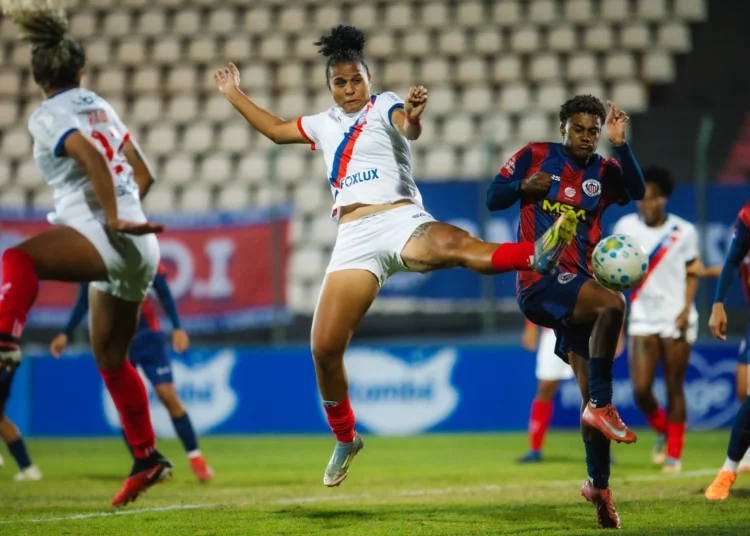 Jogadores de Bahia Feminino x Botafogo Feminino em campo na segunda-feira (27/05). Palpite para o jogo.