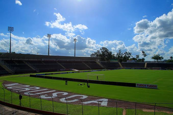 Jogadores do Noroeste e União São João em disputa de bola pelo Grupo 02 da Copa Paulista no Estádio Alfredo de Castilho.