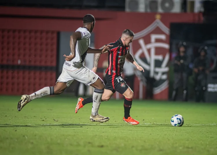 O Vasco tenta sua primeira vitória fora de casa em jogo no Barradão contra o Vitória-BA.
