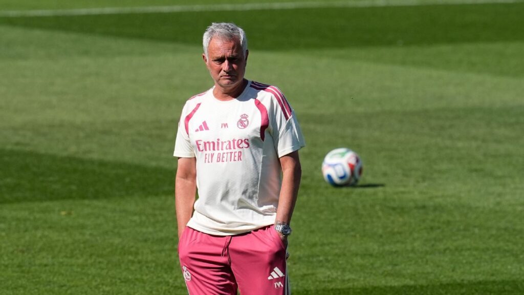 José Mourinho prepara o Real Madrid para o amistoso contra a Fiorentina no sábado (01/08).