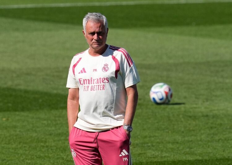 José Mourinho prepara o Real Madrid para o amistoso contra a Fiorentina no sábado (01/08).