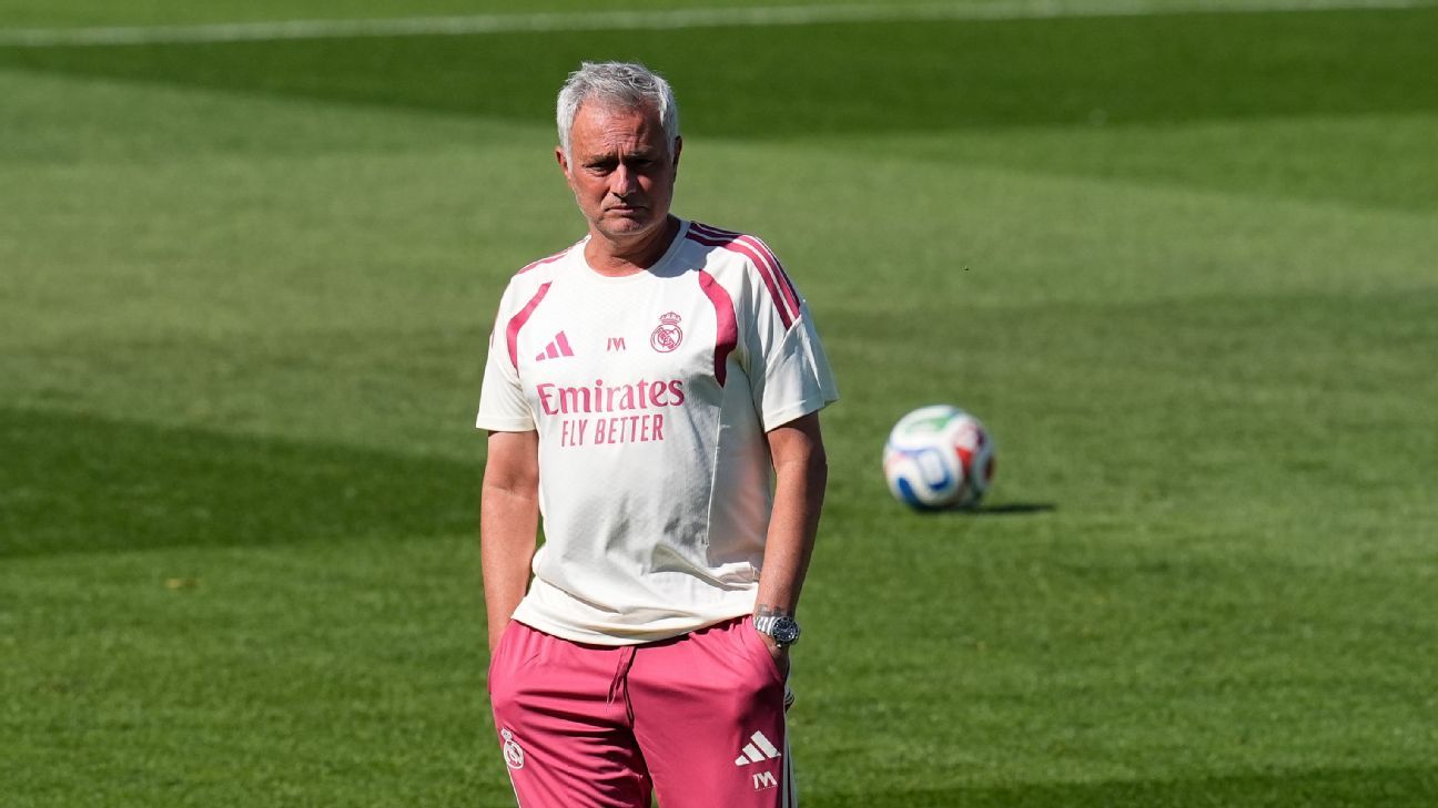 José Mourinho prepara o Real Madrid para o amistoso contra a Fiorentina no sábado (01/08).