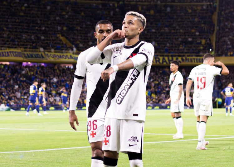 Adson coloca o Vasco próximo da final