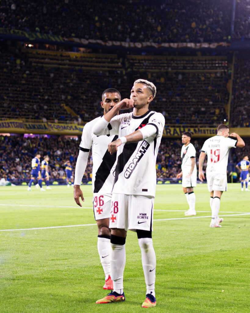 Adson coloca o Vasco próximo da final
